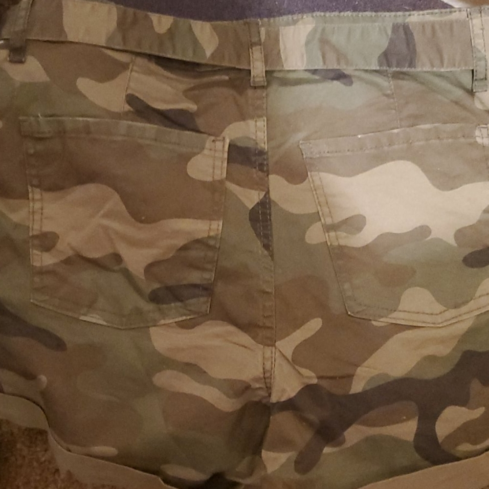 Shorts - Picture 4 of 4